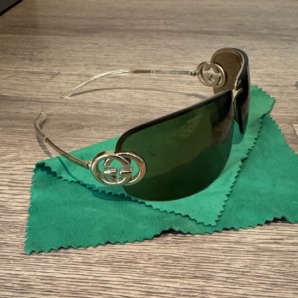 Gucci Women's Sunglasses with Gold Frame